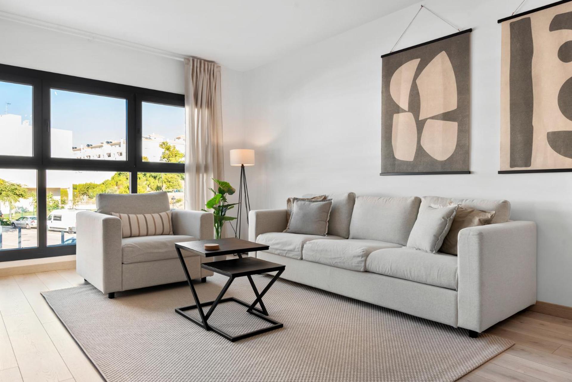 Apartment Beautiful 2-bedroom Near Center And